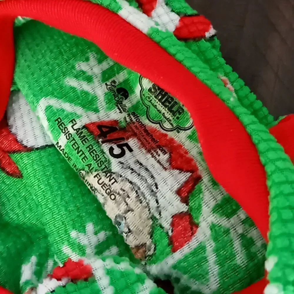 Bundle elf pajamas 5T great condition